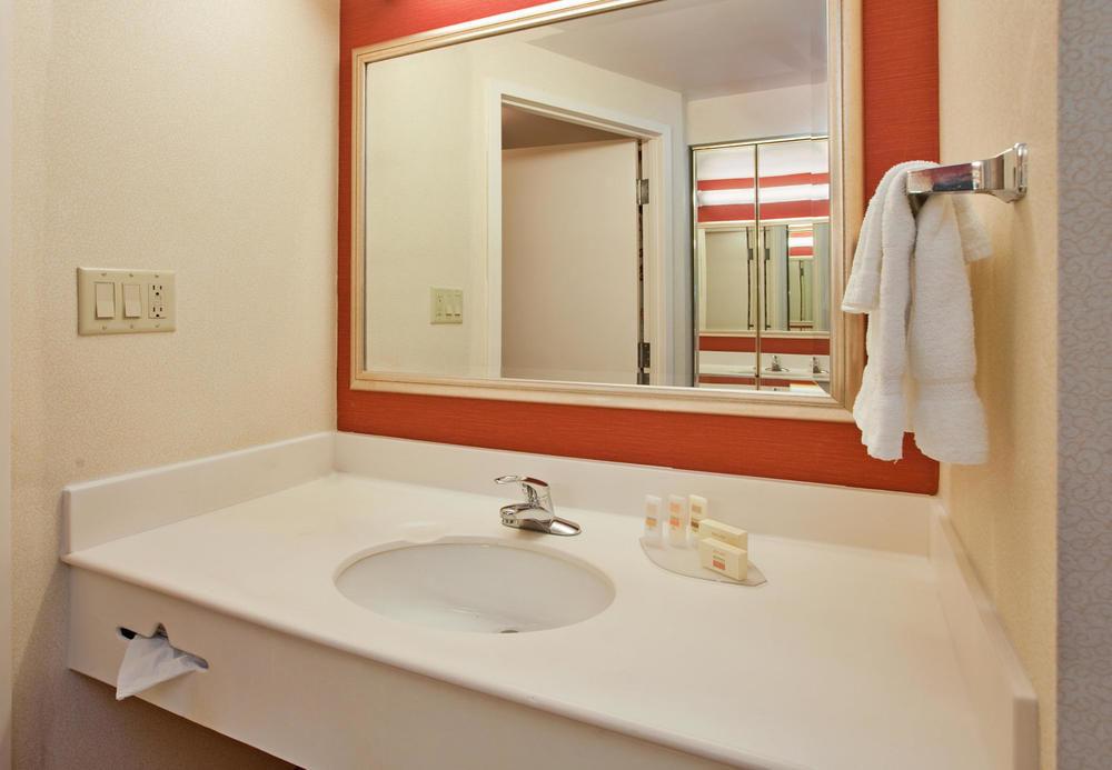 Courtyard By Marriott Toronto Вон Екстер'єр фото