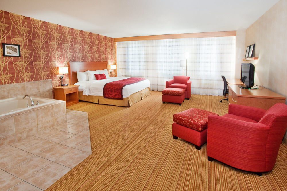 Courtyard By Marriott Toronto Вон Екстер'єр фото