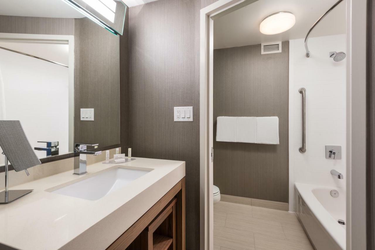 Courtyard By Marriott Toronto Вон Екстер'єр фото