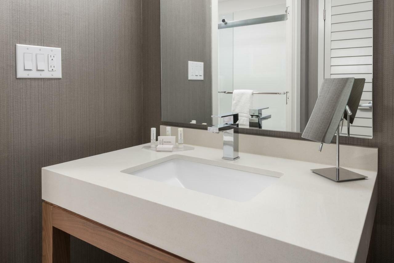 Courtyard By Marriott Toronto Вон Екстер'єр фото