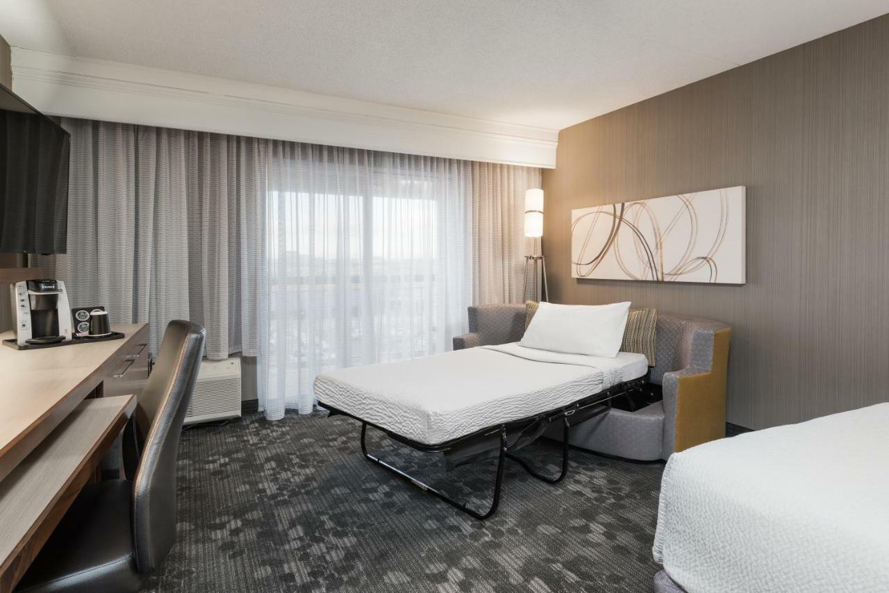 Courtyard By Marriott Toronto Вон Екстер'єр фото